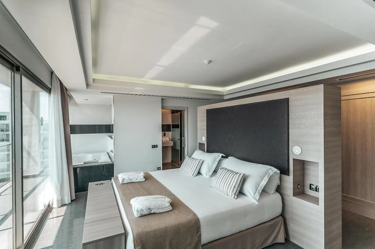 The Ibiza Twiins - 4* Sup Otel Playa d'en Bossa 4*,  İspanya